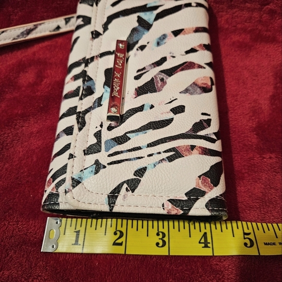Betsey Johnson Xocelly-B Wristlet Wallet Very Light Pink & Animal Print Tri-fold - Picture 10 of 12